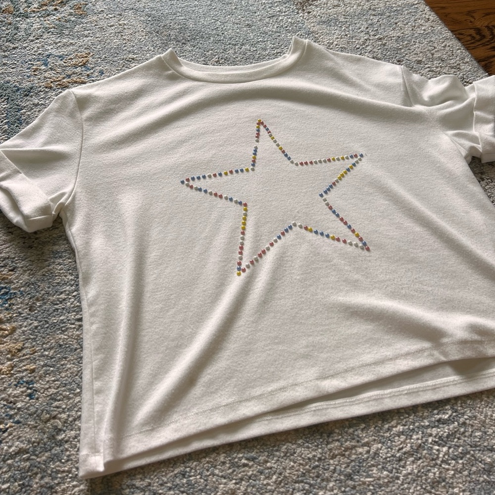 Storks cropped tee with raised pearl detailing! So cute and comfy!